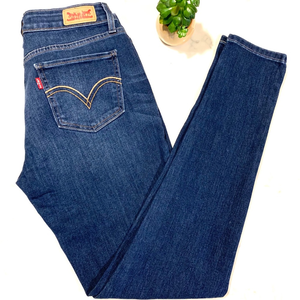 Comfy, stretchy, Levi skinny jeans 👖
